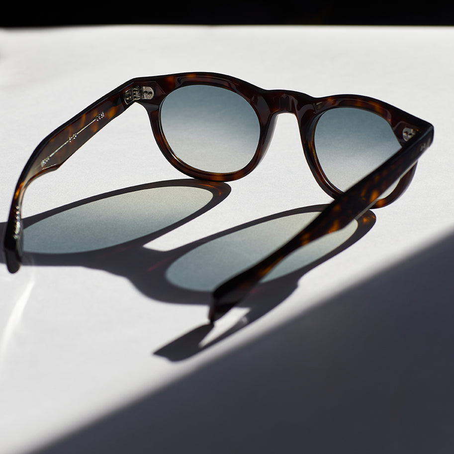 BOB BROWNS: BB04 a