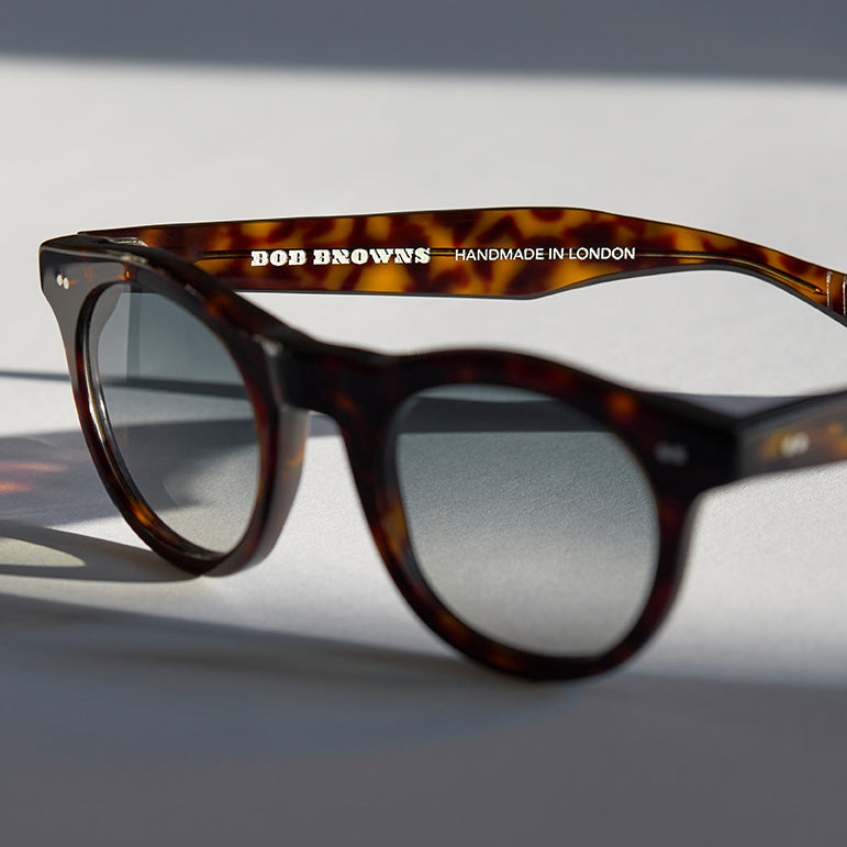 BOB BROWNS: BB04 a